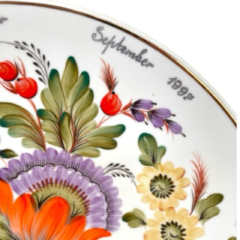 Ukrainian porcelain plate, Petrykivka Folk Art, for display only, traditional - Picture 4 of 6